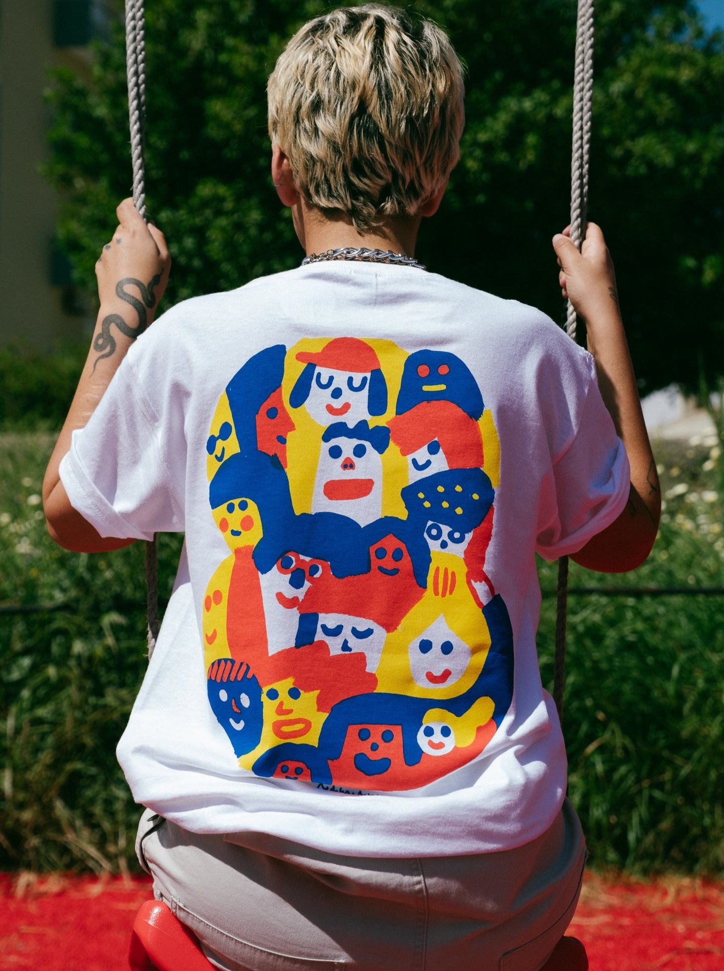 T-SHIRT CELEBR8!