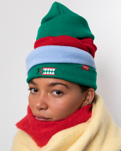 Gorro verde Musa com ilustração divertida em detalhe, prenda simples e prática para o Natal